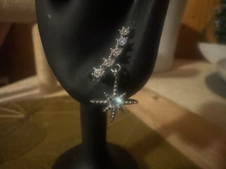 pendientes alargados con estrella colgante