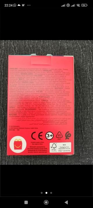 Cajas con cartas de Pokémon sin abrir