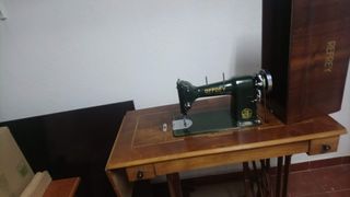 Máquina de coser antigua Refrey