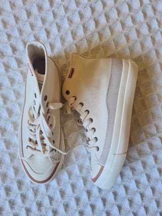 Deportivas Levis nuevas 39