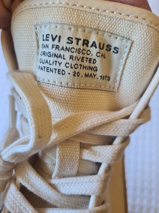 Deportivas Levis nuevas 39