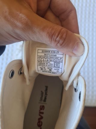 Deportivas Levis nuevas 39