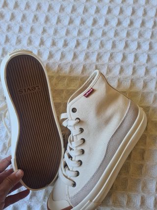 Deportivas Levis nuevas 39