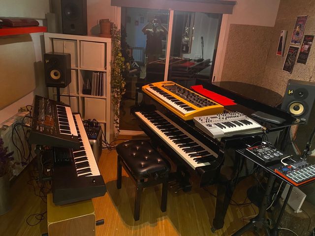Clases piano, producción, síntesis, musicoterapia