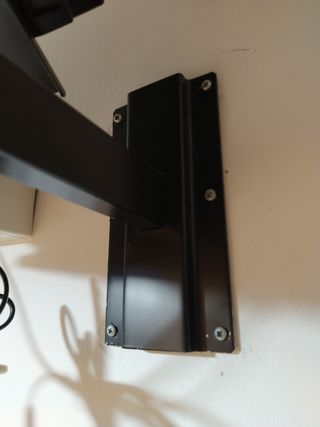 Televisión con soporte de pared