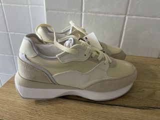 NUEVAS sneakers Zara a estrenar sin uso .
