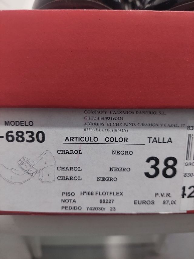 Zapatos Wonders charol número 38