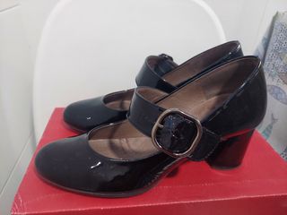 Zapatos Wonders charol número 38