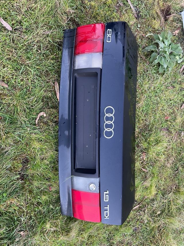portón trasero Audi 80 año 1994