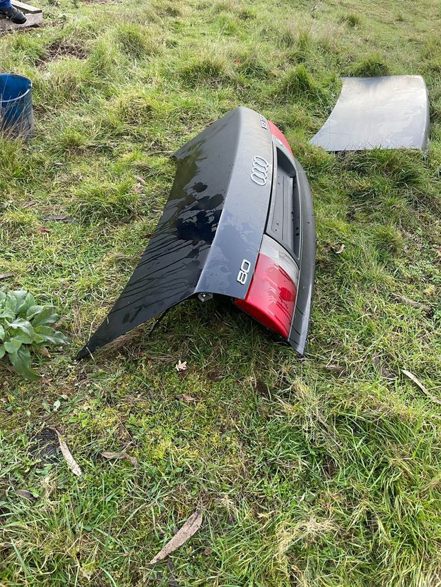 portón trasero Audi 80 año 1994