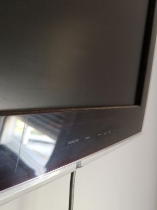 Televisión Samsung + Soporte