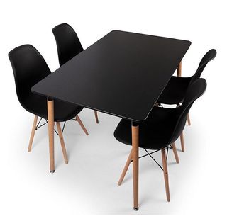 Mesa con Sillas nordicas blancas