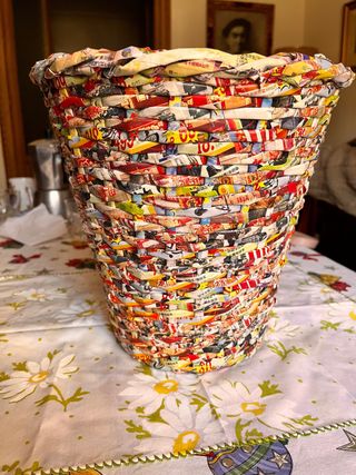 Papelera reciclada multicolor de precio a negociar