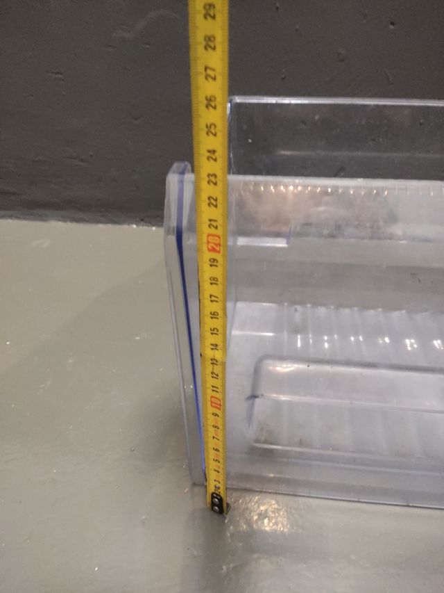 Cajón bajo congelador