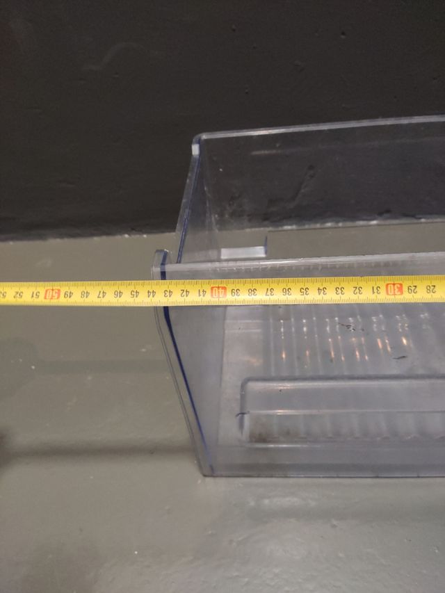 Cajón bajo congelador