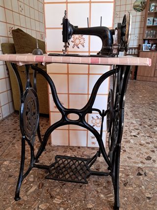Máquina coser antigua + mueble SINGER