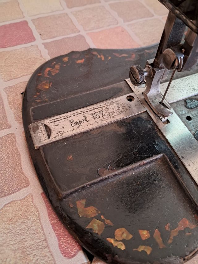Máquina coser antigua + mueble SINGER