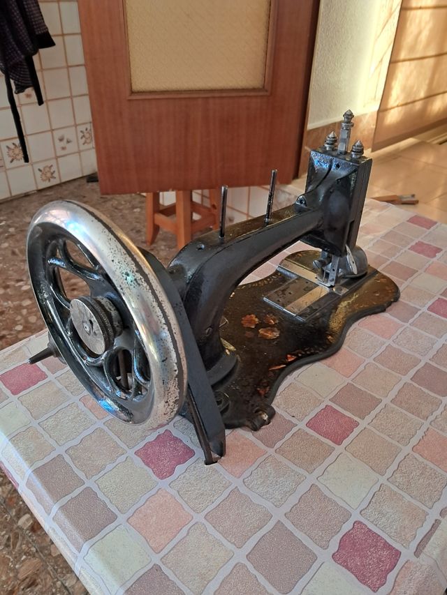 Máquina coser antigua + mueble SINGER