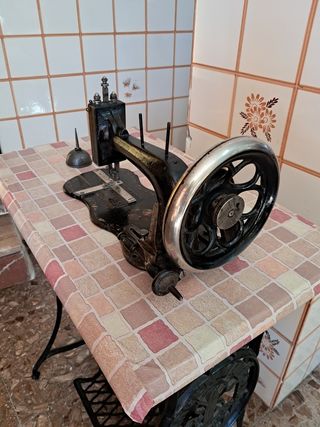 Máquina coser antigua + mueble SINGER