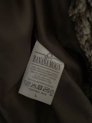 Abrigo pelo con capucha de Banana Moon. 
