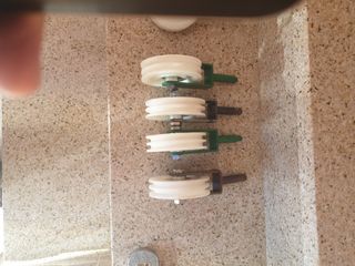 POLEAS DE NYLON CON RODAMIENTOS DE BOLAS