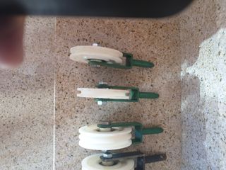 POLEAS DE NYLON CON RODAMIENTOS DE BOLAS