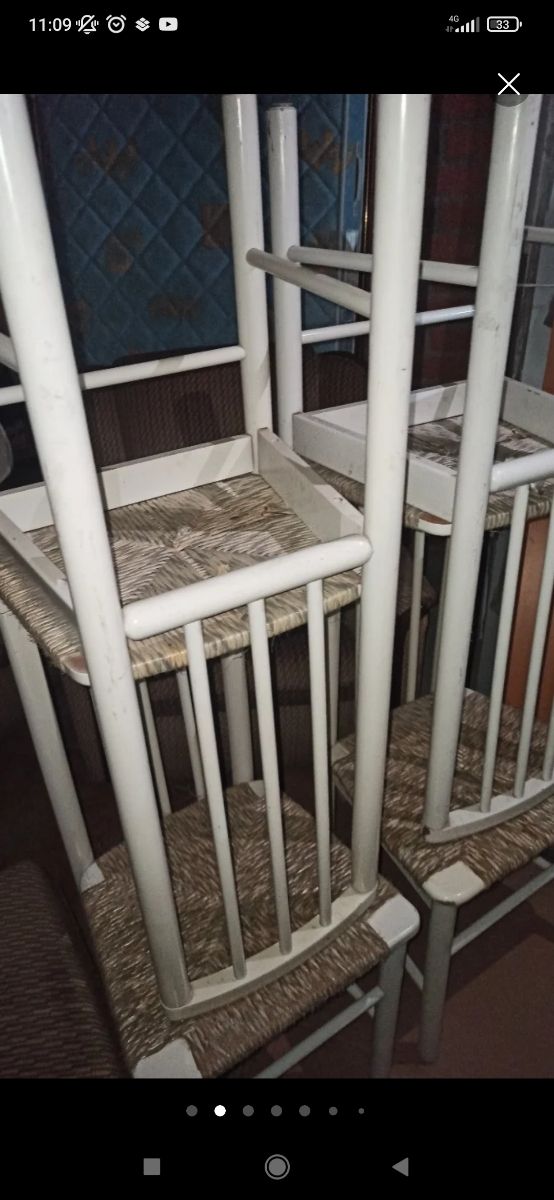 Mesa extensibile y cuatro sillas