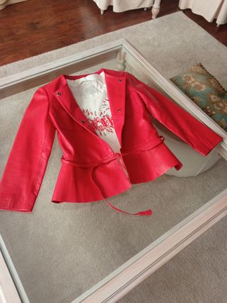 Chaqueta roja de piel de Roberto Verino, S 