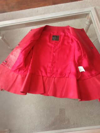 Chaqueta roja de piel de Roberto Verino, S 