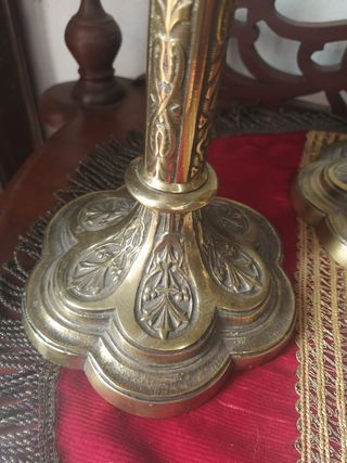 cruz y candelabros de altar 