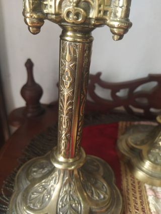 cruz y candelabros de altar 