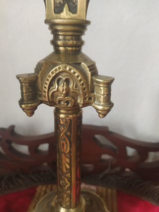 cruz y candelabros de altar 