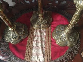 cruz y candelabros de altar 