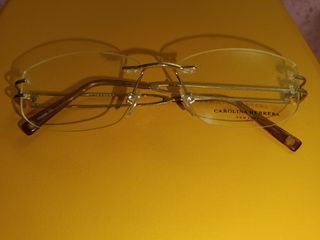 Carolina Herrera montada al aire gafa a estrenar.