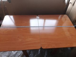 Mesa extensible y 4 sillas