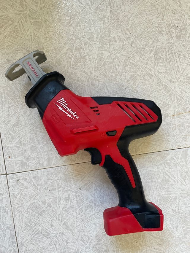 Milwaukee SIERRA DE SABLE M18 HACKZALL