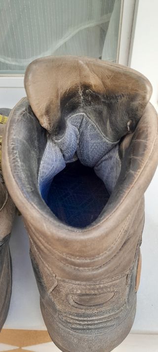 Botas senderismo caña alta marca bestard.