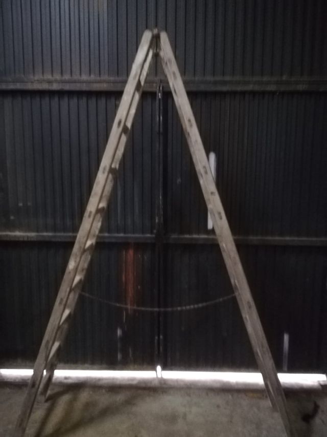 Escalera  cabaletede madera, antigua, vintage