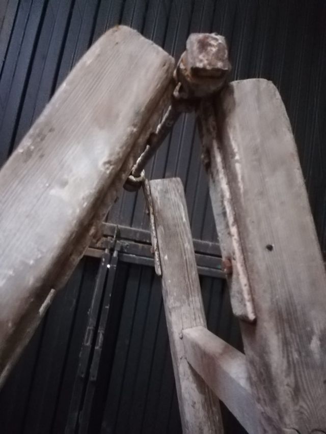 Escalera  cabaletede madera, antigua, vintage