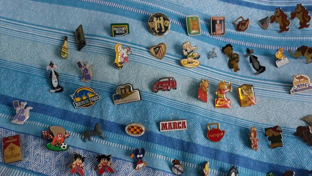 Colección pins 90s