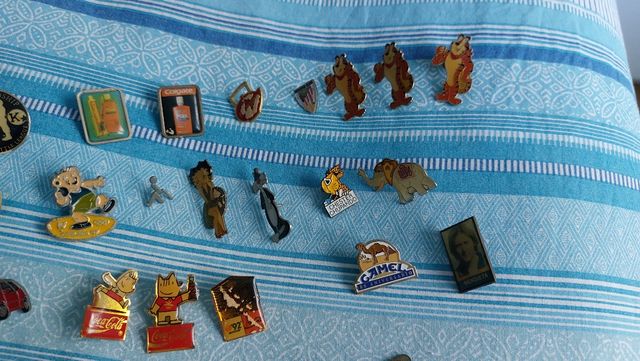 Colección pins 90s