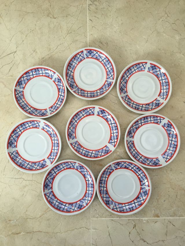 Juego de tazas y platos