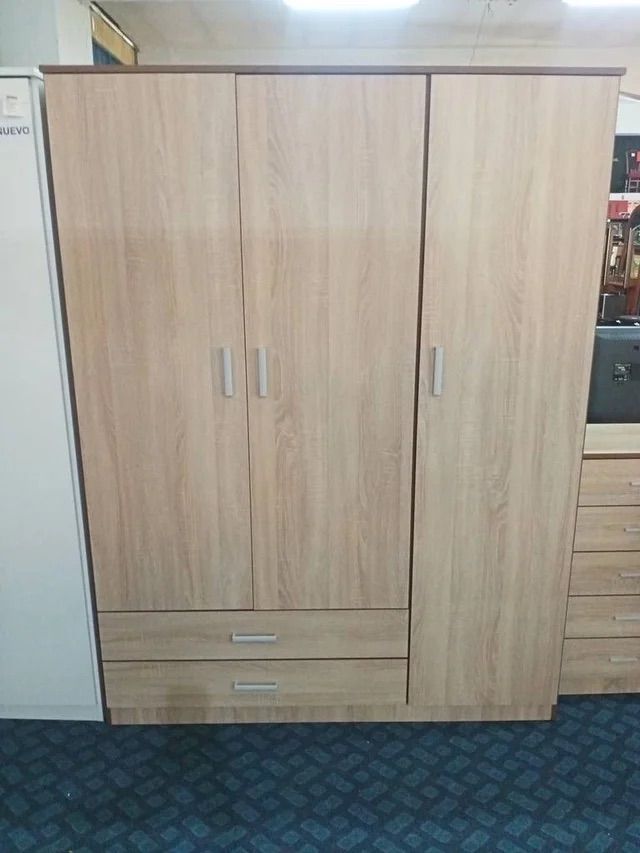 ARMARIO DE 3 PUERTAS - NUEVO