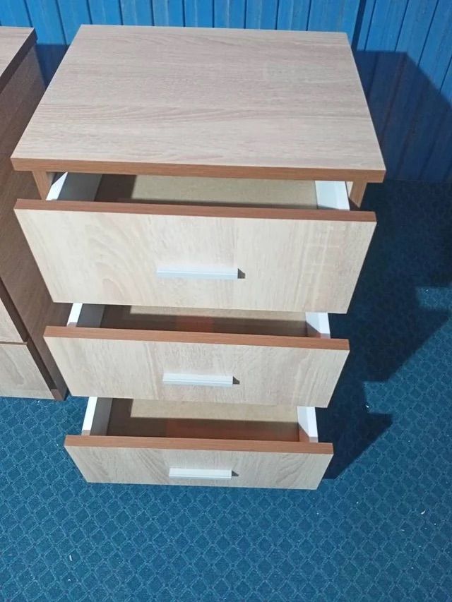 MESITA DE NOCHE CAMBRIAN - NUEVA