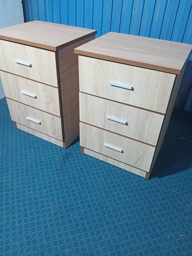 MESITA DE NOCHE CAMBRIAN - NUEVA