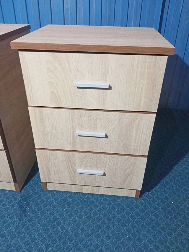 MESITA DE NOCHE CAMBRIAN - NUEVA