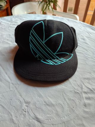 Gorra plana Adidas azul