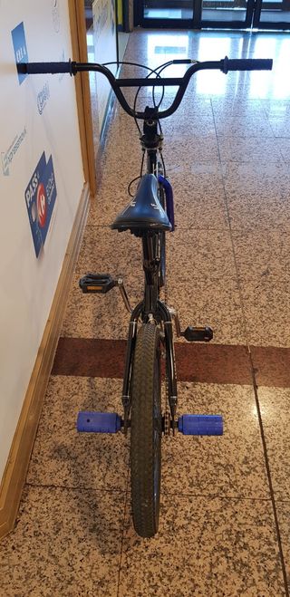 Bicicleta BMX marca WOLFBIKE