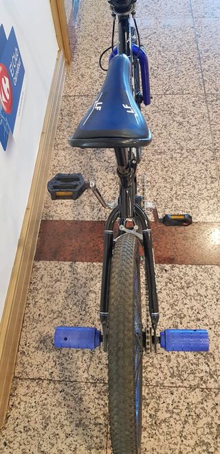 Bicicleta BMX marca WOLFBIKE