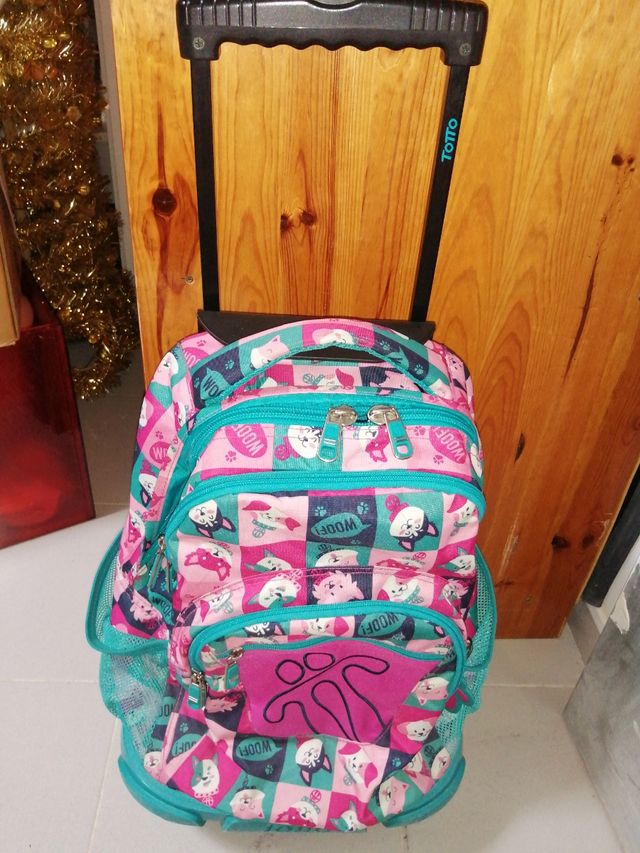Mochila. totto con ruedas